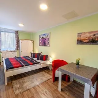 Grosser Gartenbungalow Nr 3 Mit Terrasse - Strandvogtei * Sellin (Rugen)